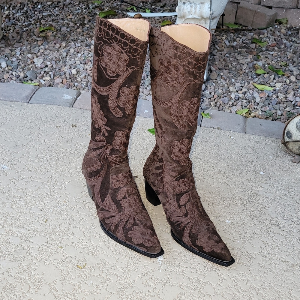 "Julie Miles" Embroidered Brown Velvet Cowboy Boot in Size 36  US (6)